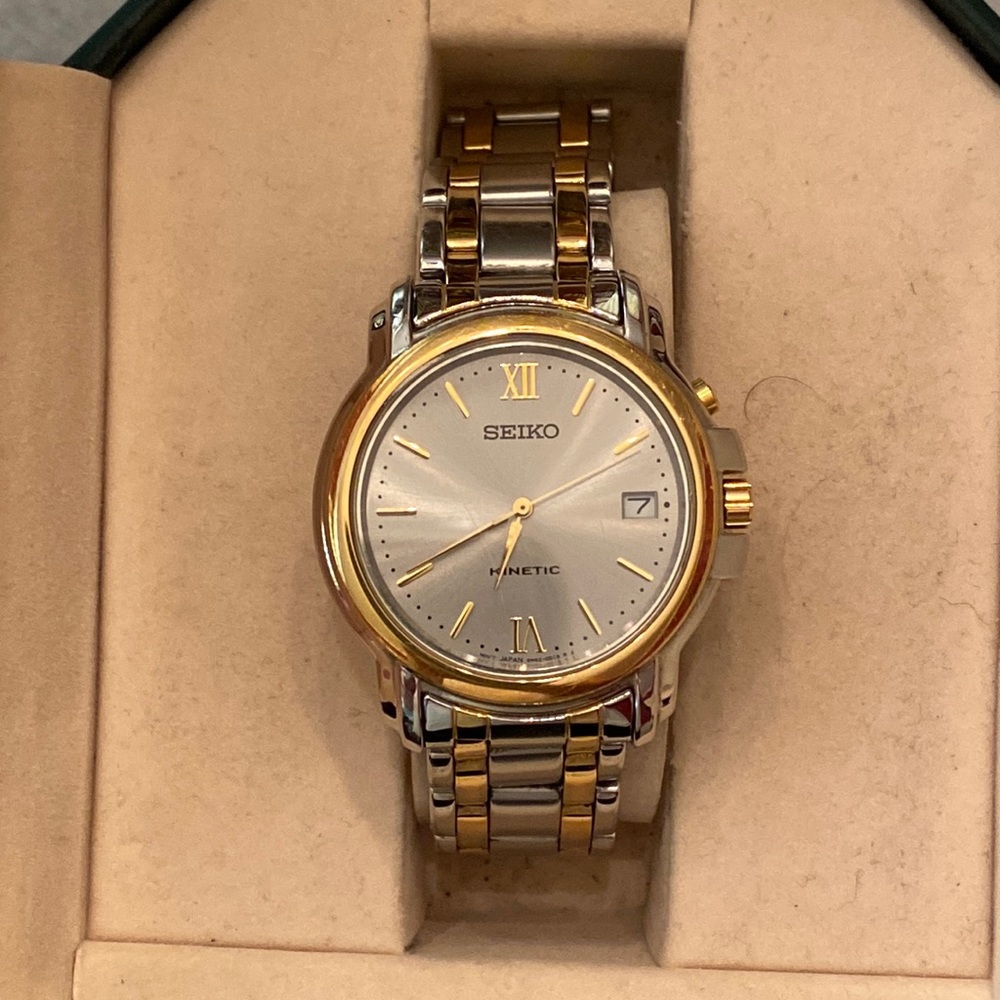 Two Tone (Silver/Gold)  Seiko Kinetic 5M62-0B20 Silver Face Date Watch
